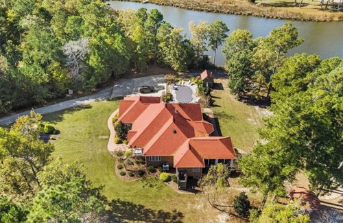 Pinecrest House | Waterfront Mansion, Saltwater Pool,Dock, Game room, Tiki Bar, Kayaks + More