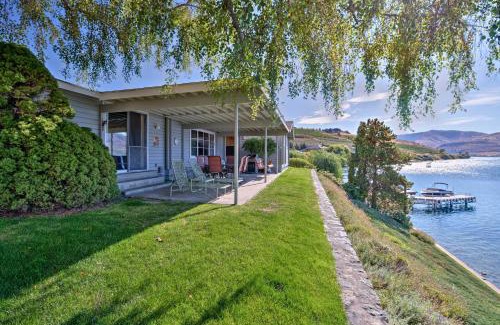 Manson House | Waterfront Manson Cabin on Lake Chelan with Deck!