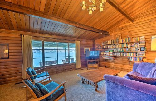 Manson House | Waterfront Manson Cabin on Lake Chelan with Deck!