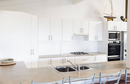 Mossy Point House | Waterfront @ Mossy - Own Private Slipway and Jetty; minutes to Beach