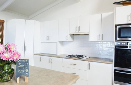 Mossy Point House | Waterfront @ Mossy - Own Private Slipway and Jetty; minutes to Beach