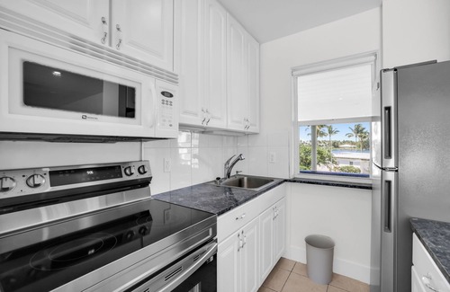 Palm Beach Shores Condo | Waterfront Oasis Palm Beach Shores #7