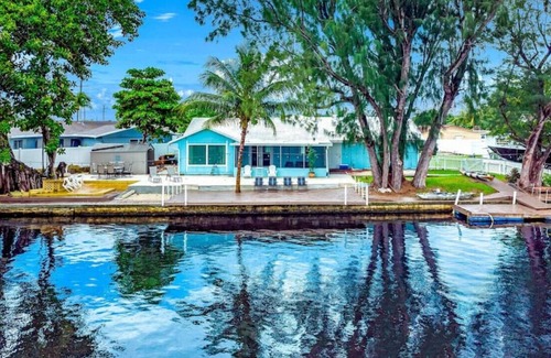 Fort Lauderdale House | WaterFront Oasis+Kayaks 1 Mile to HardRock Casino!