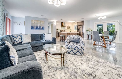 Fort Lauderdale House | WaterFront Oasis+Kayaks 1 Mile to HardRock Casino!