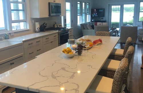 Teaticket House | Waterfront oasis 2 master suites, 3 private decks, close to beach & shopping