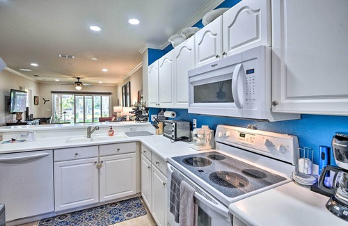 Palm Coast Condo | Waterfront Palm Coast Condo w/Boat Dock & Pool!