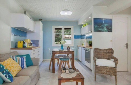 Sorbo-Ocagnano Villa | Waterfront paradise in the air-conditioned 3 épis San Petrone B&B