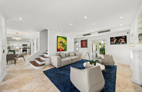 Miami Villa | Waterfront Paradise 4 BD Villa Miami Breeze with Pool