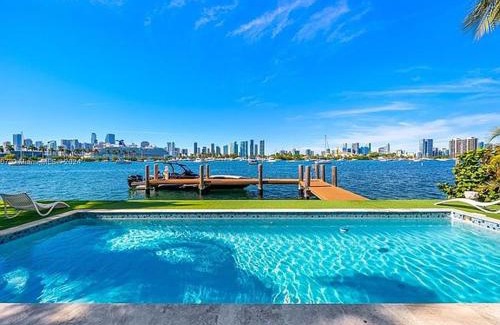Miami Villa | Waterfront Paradise 4 BD Villa Miami Breeze with Pool