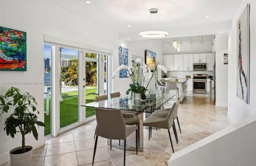 Miami Villa | Waterfront Paradise 4 BD Villa Miami Breeze with Pool