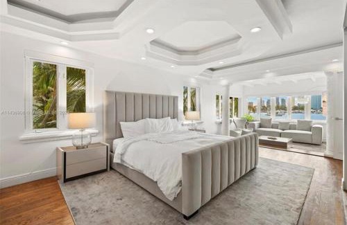 Miami Villa | Waterfront Paradise 4 BD Villa Miami Breeze with Pool