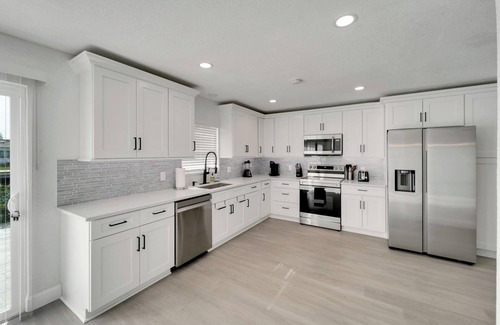 Bay Crest Park House | Waterfront Paradise - Modern - Pool & Grill