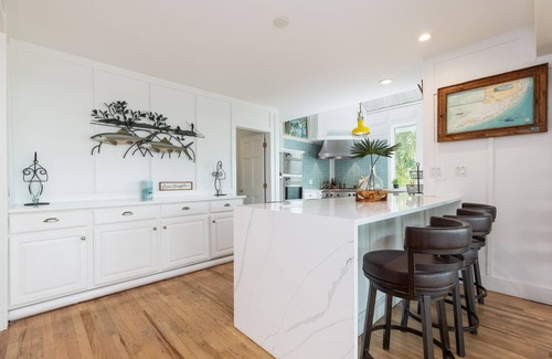 Venetian Shores House | Waterfront Paradise Found: Explore the Serene Beauty of Islamorada!