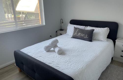 Dora Creek House | Waterfront Paradise with Jetty, BBQ, Pool table, & more