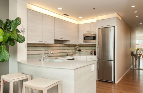 Telegraph Hill Condo | WATERFRONT PENTHOUSE. SPECTACULAR VIEWS, DECKS, PRIVACY, QUIET, PARKING, GYM.