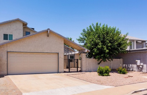 Dobson Ranch House | Waterfront - Pet Friendly Home - ON The Lake-Multi-Month Discounts