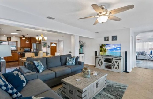 Palm Harbor House | Waterfront/Pool/Hot Tub/Dock/Game Room - Close to Beach