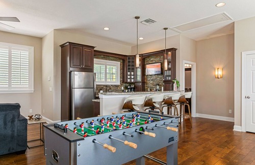 Tampa House | Waterfront * Pool * Pickleball Court * Game Room