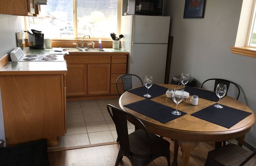 Sunland Estates Apartment | Waterfront Rental near Gorge Amphitheater