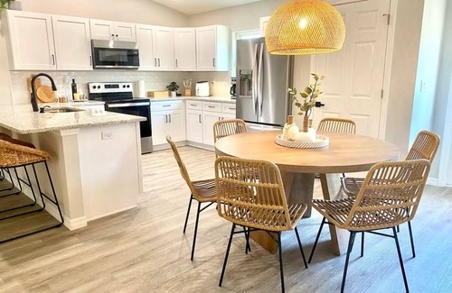 Homosassa Villa | Waterfront Retreat with Community Private Dock – Pet-Friendly!