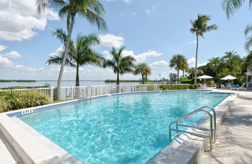 Whitney Beach Condo | Waterfront ❤ Spa/Pool ❤ Private Paradise on LBK !