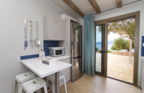 Karavomylos Villa | Waterfront Villa Frydi