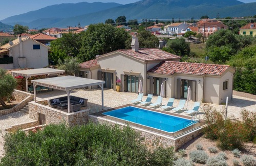 Karavomylos Villa | Waterfront Villa Frydi