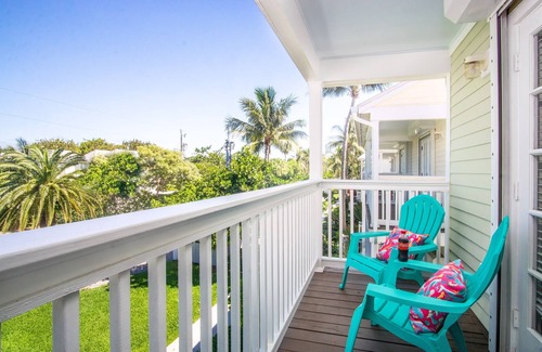 Marathon Villa | Waterfront Villa in Paradise. Dipping pool. Middle Keys. Soak in the sun