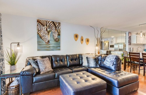 Desert Shores Condo | Waterfront with 2 KING Beds and full-size bunks