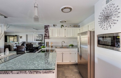 Desert Shores Condo | Waterfront with 2 KING Beds and full-size bunks