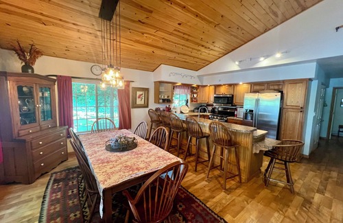 Cambridge Springs House | WaterfrontHome-Nature,Views,Peace-up to 12, ideal for Family/Friends/Celebration