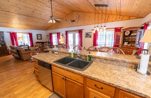 Cambridge Springs House | WaterfrontHome-Nature,Views,Peace-up to 12, ideal for Family/Friends/Celebration