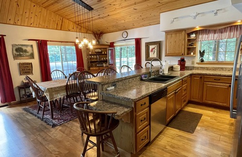 Cambridge Springs House | WaterfrontHome-Nature,Views,Peace-up to 12, ideal for Family/Friends/Celebration