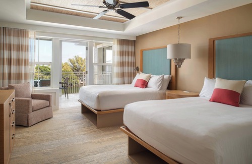 Holmes Beach Hotel | Waterline Villas & Marina, Autograph Collection