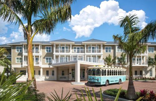 Holmes Beach Hotel | Waterline Villas & Marina, Autograph Collection