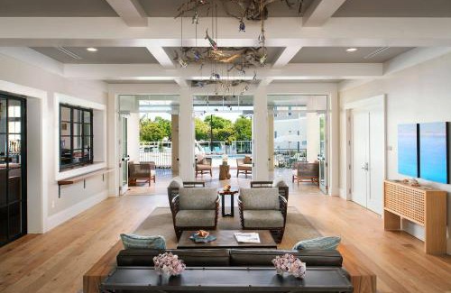 Holmes Beach Hotel | Waterline Villas & Marina, Autograph Collection