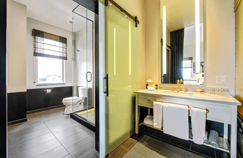 Baton Rouge Hotel | WATERMARK Baton Rouge, Autograph Collection