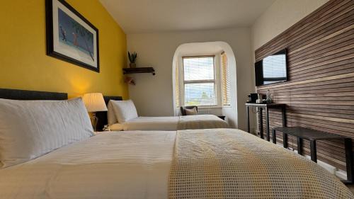 Chard Hotel | Watermead House