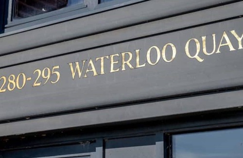 Vauxhall Apartment | Waterside Apartment FREE parking