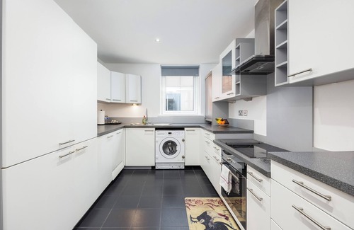 Docklands Apartment | Waterside Bliss Executive Apartment