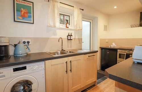 Truro Cottage | WATERSIDE COTTAGE, pet friendly, character holiday cottage in Truro