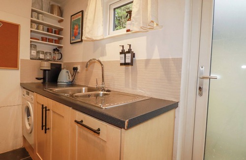 Truro Cottage | WATERSIDE COTTAGE, pet friendly, character holiday cottage in Truro