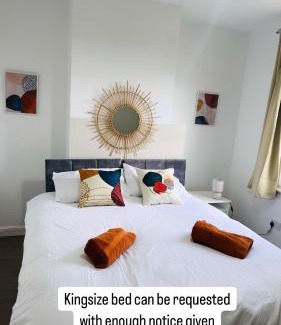Winshill House | Waterside Stay- 3 Bed House- Sleeps 5- Parking- Fast Wifi