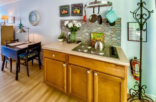 Saugatuck Hotel | Waterside Suites