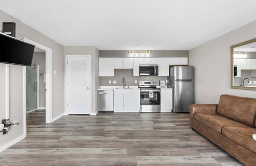 Indian Point Condo | Waterview Oasis – Stay for 4