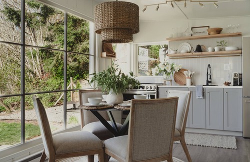 Mukilteo Cottage | Waterview Rabbit Hill Cottage w/hot tub.