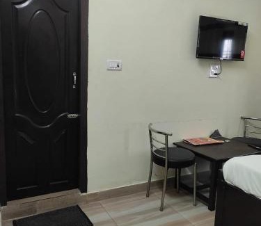 Kaladhungi Hotel | Wave Bar Family Restaurant and Hotel