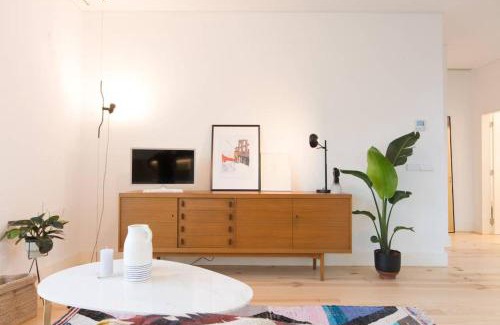 Sao Paulo Apartment | Wave of Light in Lisbon by Innkeeper