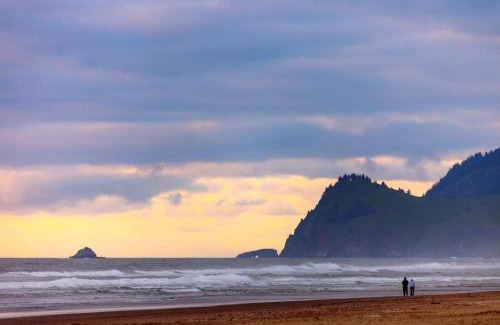 Lincoln Beach House | Wave Watcher