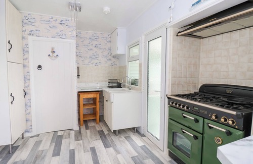 Hornsea House | WAVECREST, pet friendly, country holiday cottage in Hornsea